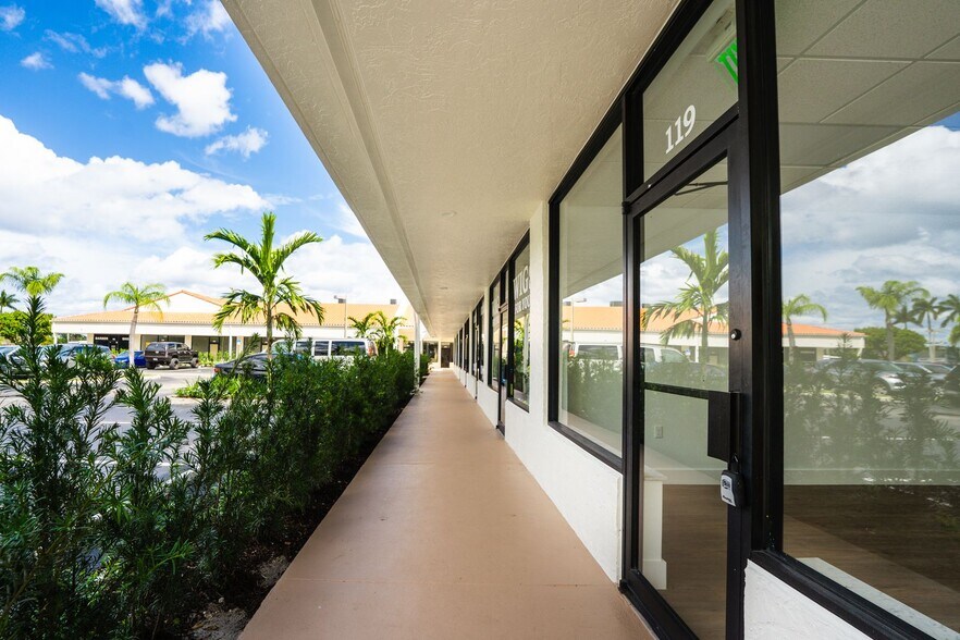 More Photos Of 450 NE 20th St, Boca Raton General Retail For Lease