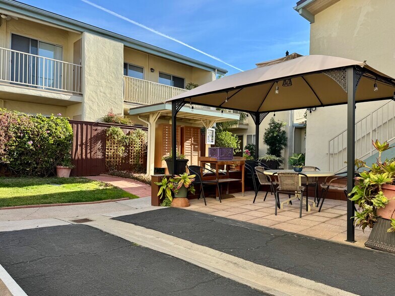 More Photos Of 2111 De la Vina St, Santa Barbara Apartments For Sale