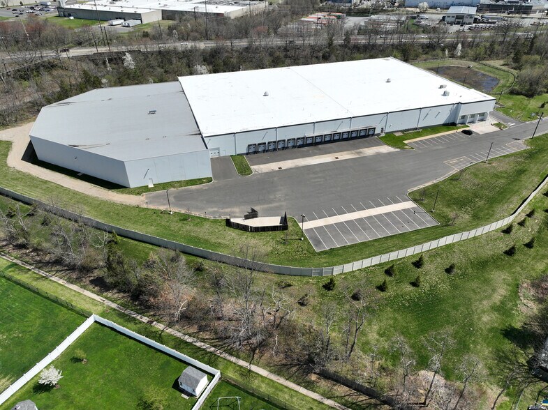 More Photos Of 138 Georges Rd, Dayton Distribution For Lease