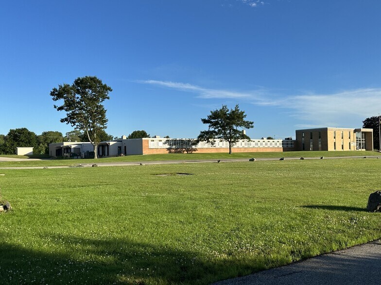 More Photos Of 9 Cutts Rd, Kittery Manufacturing For Sale