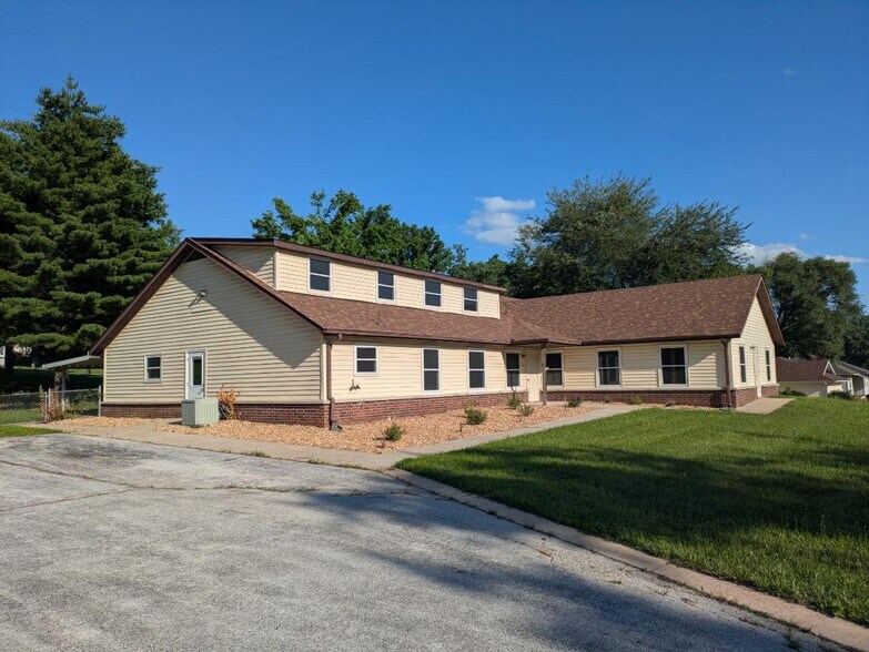 Primary Photo Of 3110 S Lakeside Ave, Springfield Dormitory For Sale