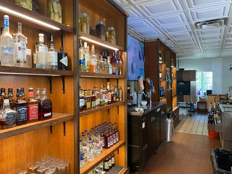 More Photos Of 840 Tabor St, Lakewood Restaurant For Sale