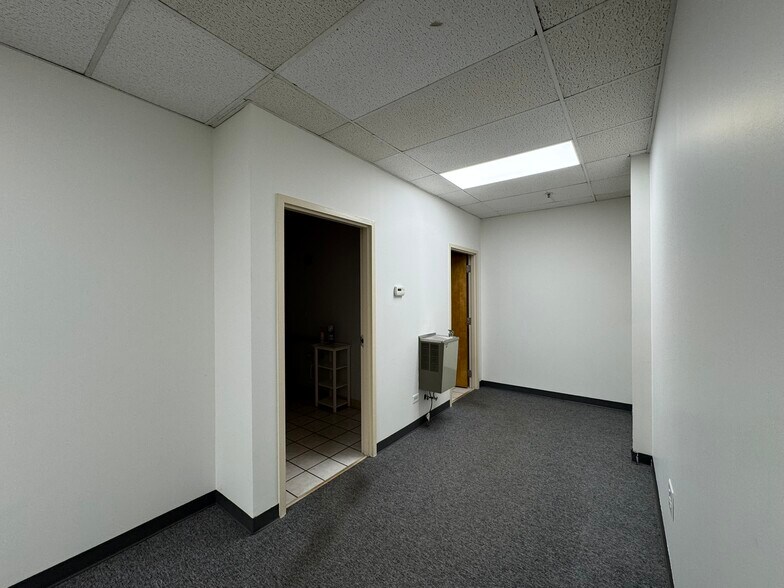 More Photos Of 1985 Ohio St, Lisle Warehouse For Lease