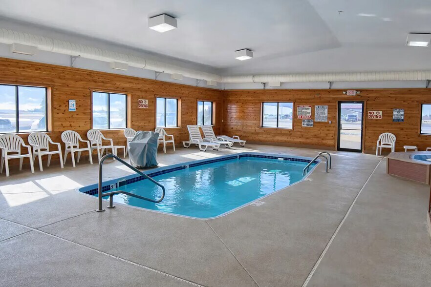 More Photos Of 3815 S Lincoln Ave, York Hotel For Sale