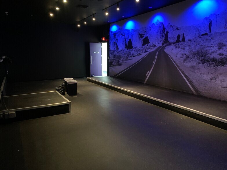 More Photos Of 670 S Green Valley Pky, Henderson Storefront Retail Office For Sale