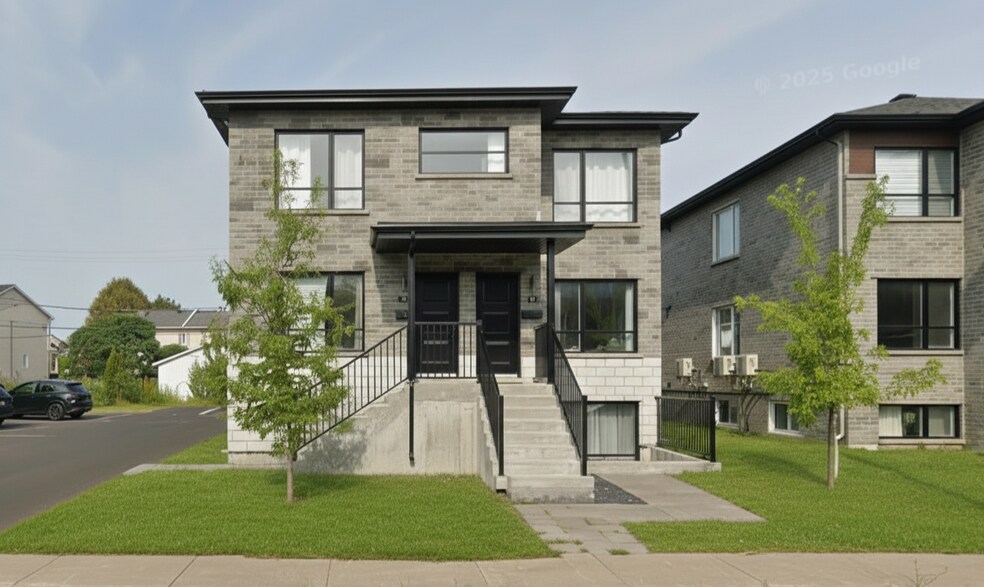 Primary Photo Of 108-112 Rue Des Échevins, Saint-jean-sur-richelieu Apartments For Sale