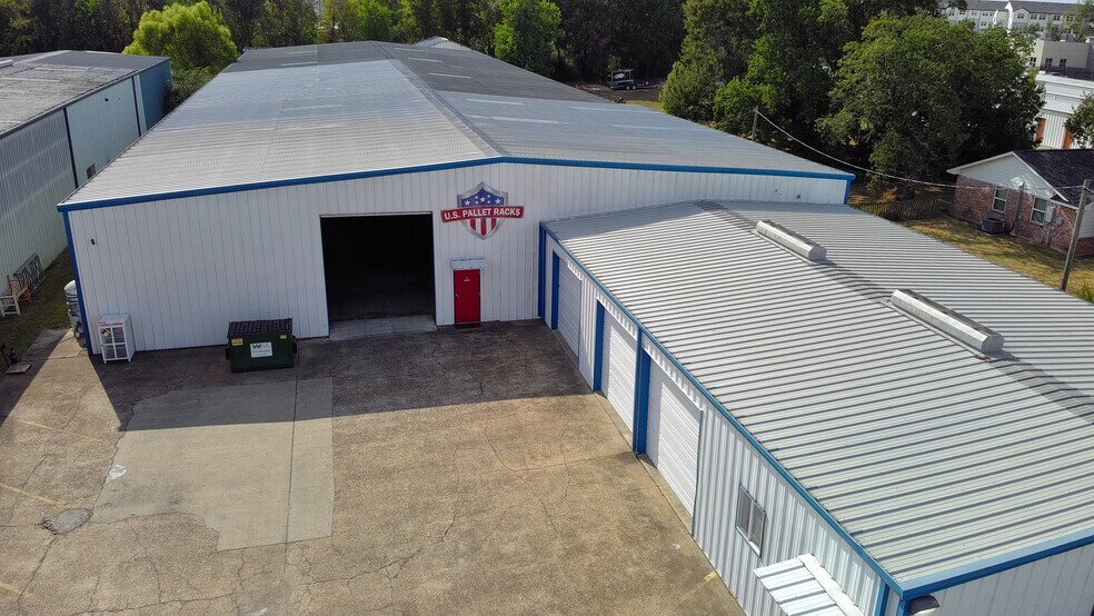 More Photos Of 21287 Foster Rd, Spring Warehouse For Lease