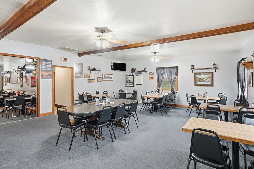 More Photos Of 4020 E Old US 30, Hamlet Restaurant For Sale