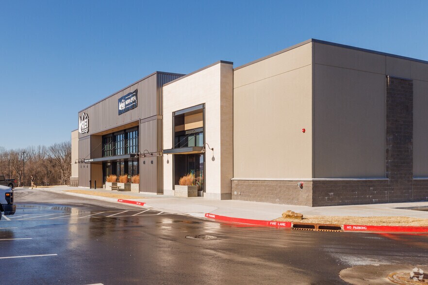 More Photos Of 6936 Elwood ave, Tulsa Freestanding For Sale