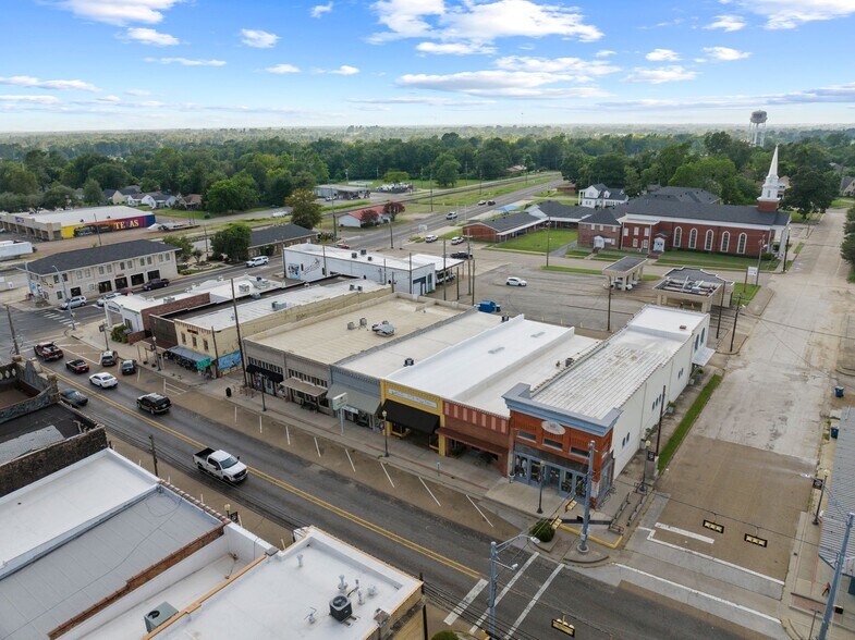 More Photos Of 219 N Main St, Winnsboro Storefront For Sale