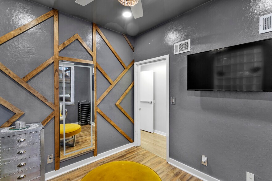 More Photos Of 7424 Washington Ave, Pittsburgh Office For Lease