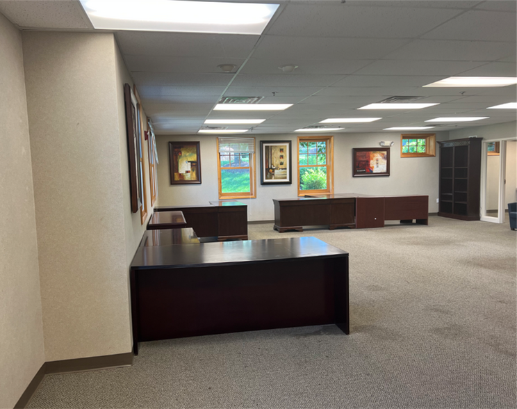 More Photos Of 770 Beacon St, West Dundee Medical For Sale