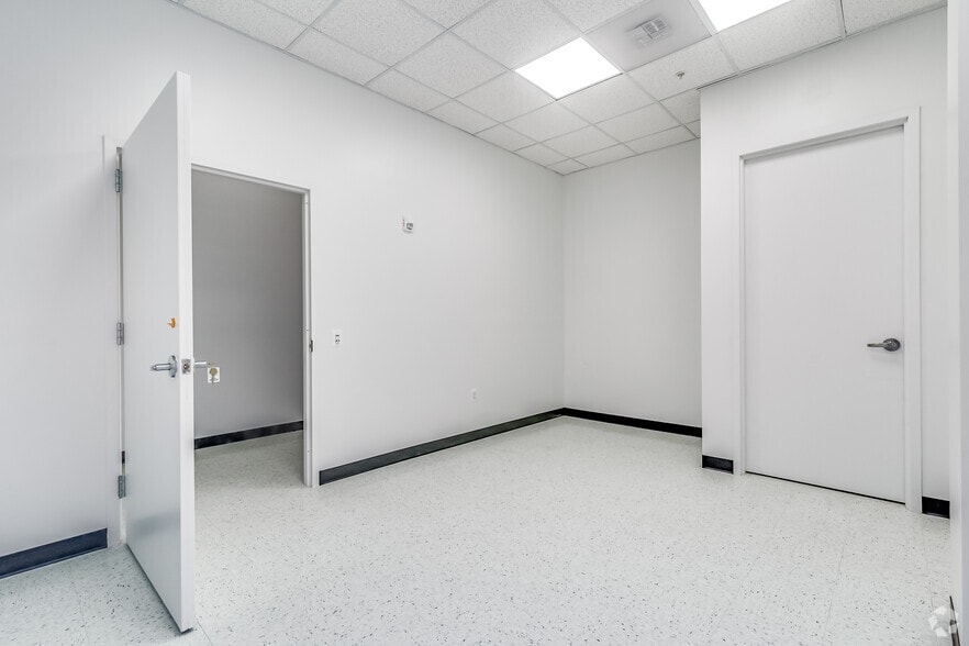 More Photos Of 12358 Parklawn Dr, North Bethesda Office For Lease