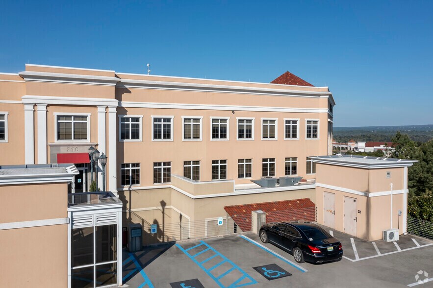 More Photos Of 201-221 Summit Blvd, Birmingham Unknown For Lease