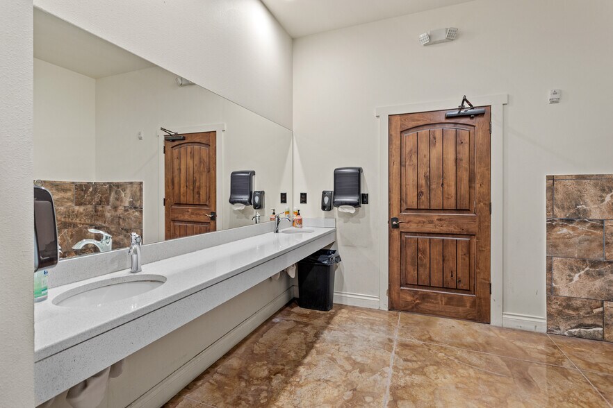 More Photos Of 7998 Vialago Pkwy, Zillah Specialty For Sale