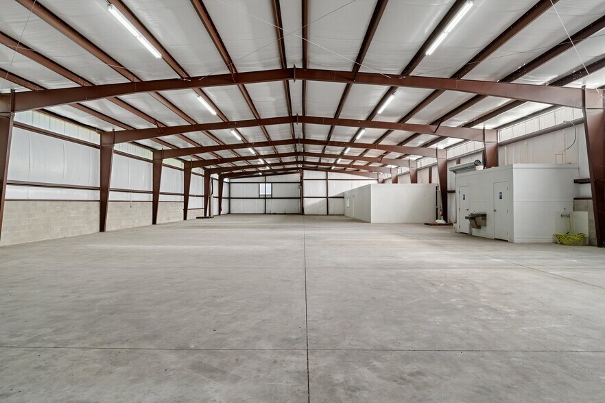 More Photos Of 1174 Plaza Pl, Inverness Industrial For Lease