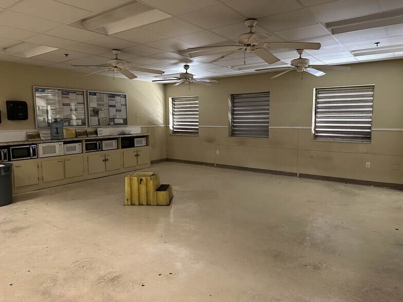 More Photos Of 625 66th Ave SW, Vero Beach Manufacturing For Sale