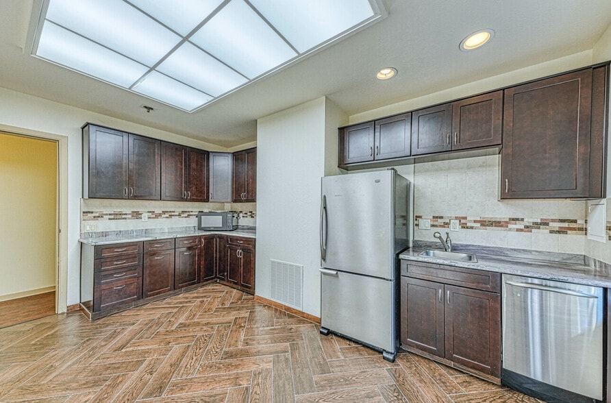 More Photos Of 120 Del Rey Gardens Dr, Del Rey Oaks Office For Sale