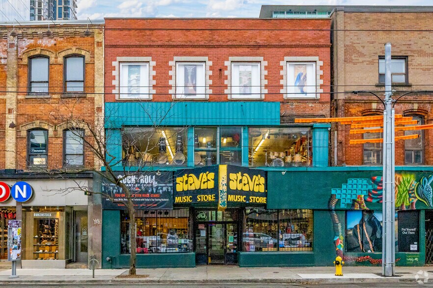 Primary Photo Of 411-415 Queen St W, Toronto Storefront Retail Residential For Lease