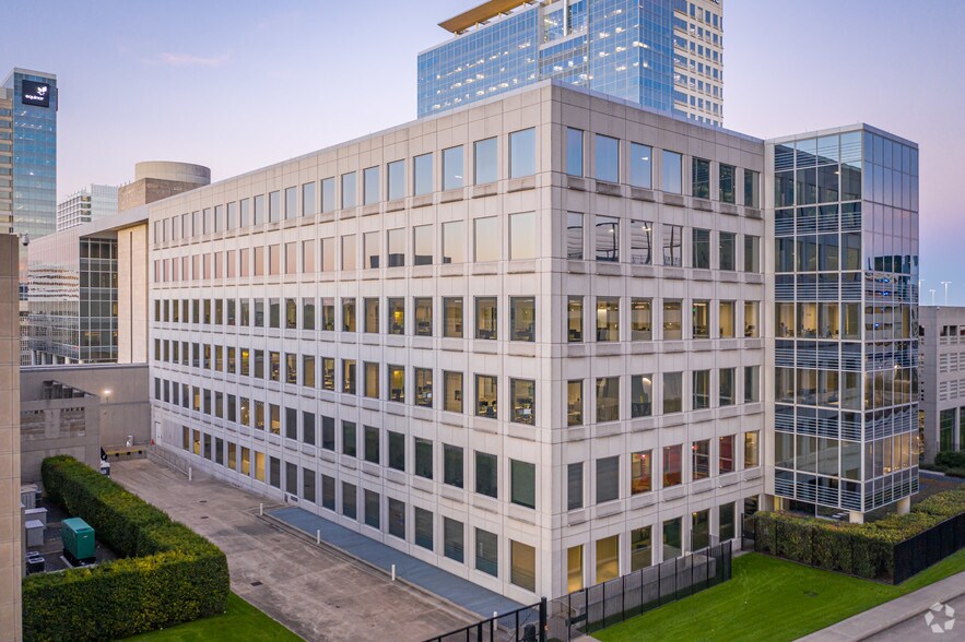 More Photos Of 2101 CityWest Blvd, Houston Office For Lease