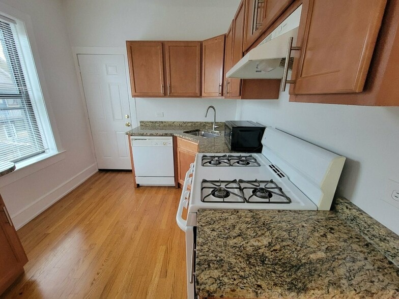 More Photos Of 716 Clark St, Evanston Apartments For Sale