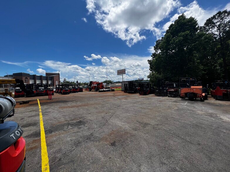 More Photos Of 560 Cynthia St, Jacksonville Warehouse For Sale