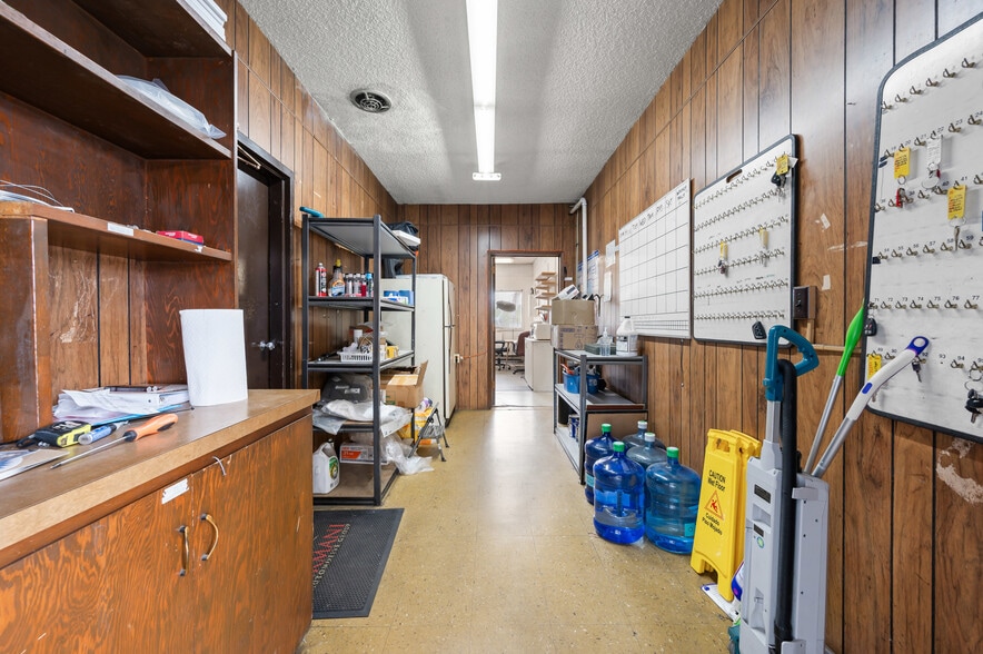 More Photos Of 3521 Franklin Blvd, Eugene Auto Dealership For Sale
