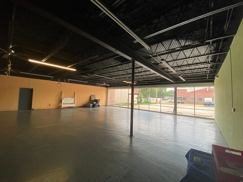 More Photos Of 1517 W Thomas St, Hammond Storefront Retail Office For Lease