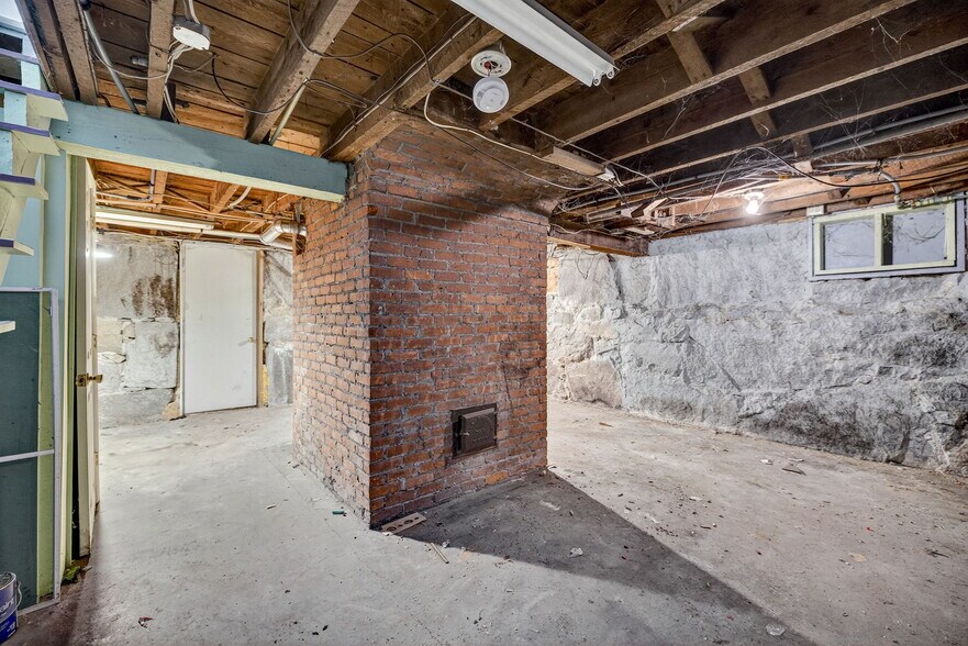 More Photos Of 18 Perry Ave, Nashua Apartments For Sale