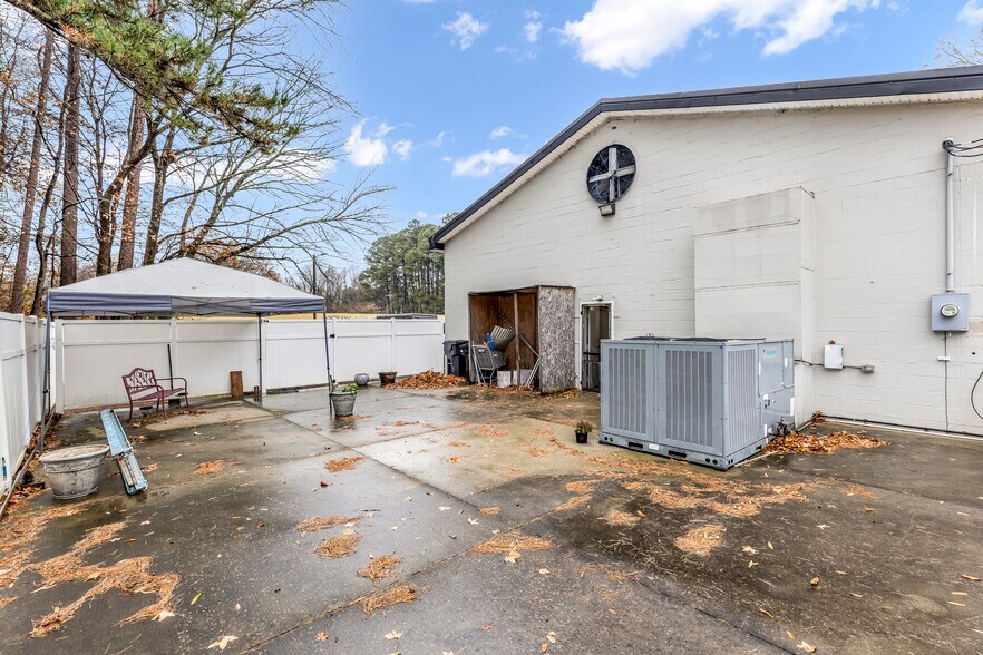 More Photos Of 1008 N Main St, China Grove Warehouse For Sale