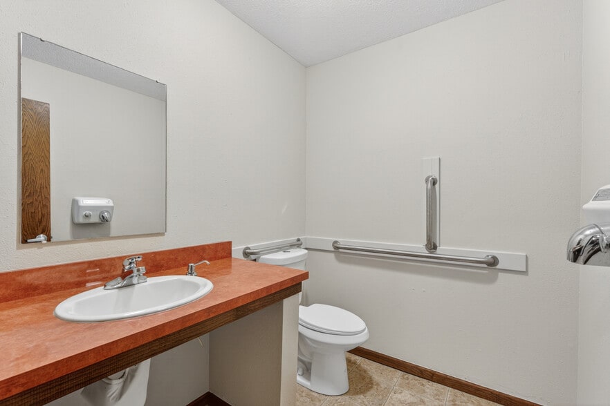 More Photos Of 407 Vermillion St, Hastings Office For Sale