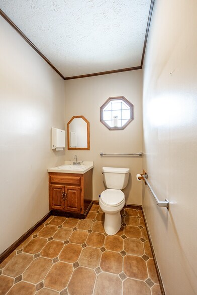 More Photos Of 814 E Washington St, Greencastle Medical For Sale