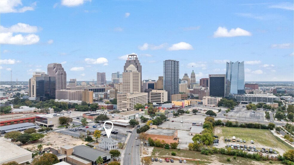 More Photos Of 620 N Flores St, San Antonio Freestanding For Lease