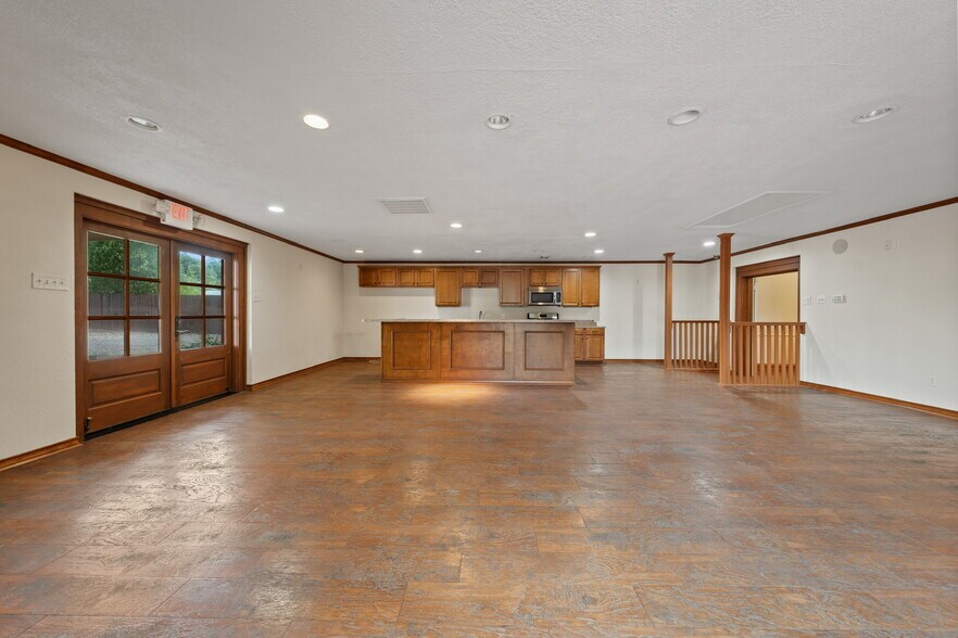 More Photos Of 6401 Rock Creek Rd, Waco Freestanding For Sale