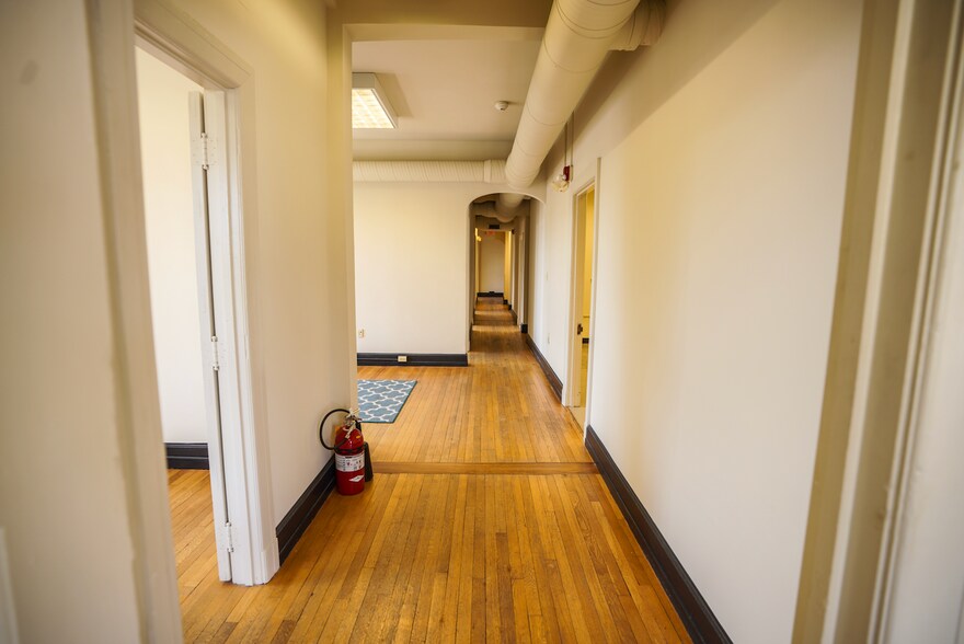 More Photos Of 5 S Market St, Frederick Storefront Retail Office For Lease