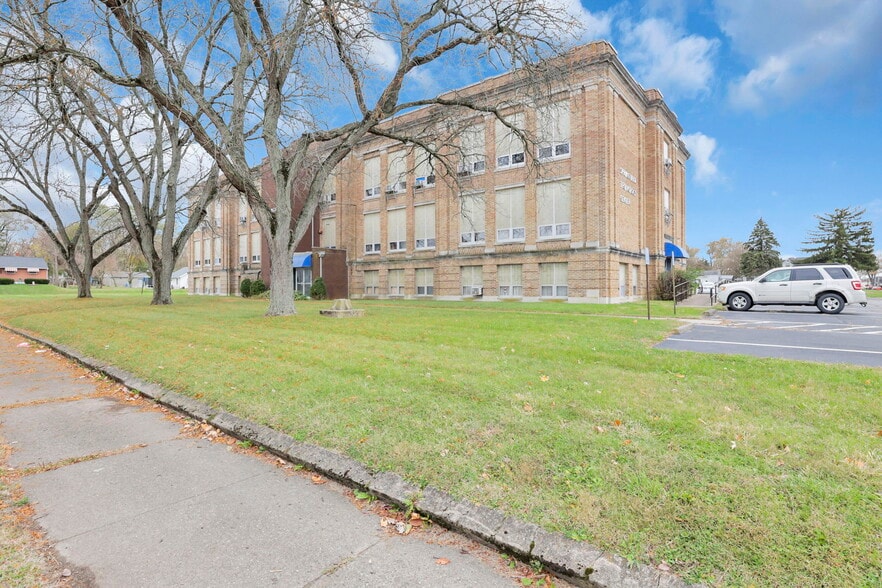 More Photos Of 300 E Auburn Ave, Springfield Office For Sale