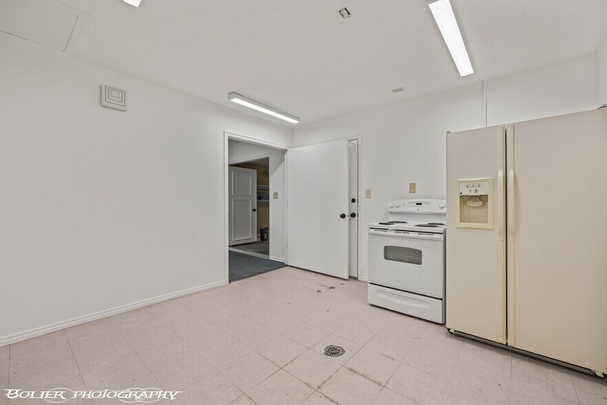 More Photos Of 320 E Old Mill Rd, Mesquite Office For Sale