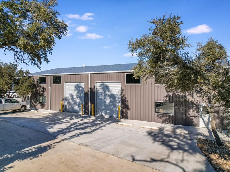 More Photos Of 15210 Fitzhugh Rd, Austin Distribution For Lease
