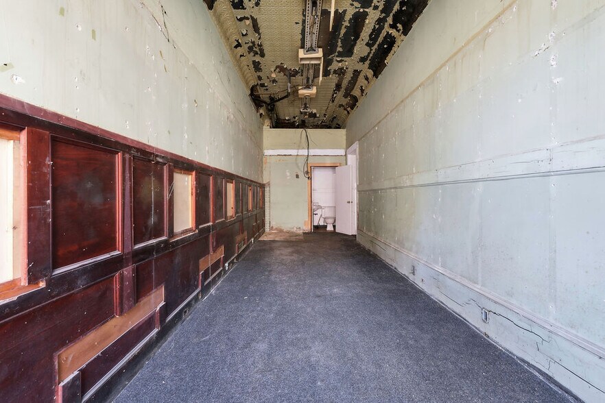 More Photos Of 121 W Broadway, Fulton Storefront Retail Residential For Sale