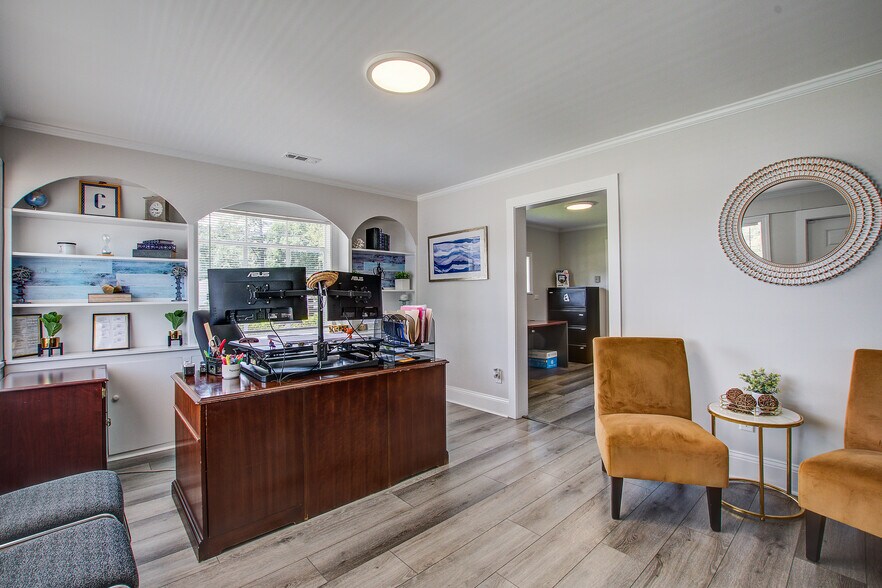 More Photos Of 500 N Pine St, Summerville Office For Sale