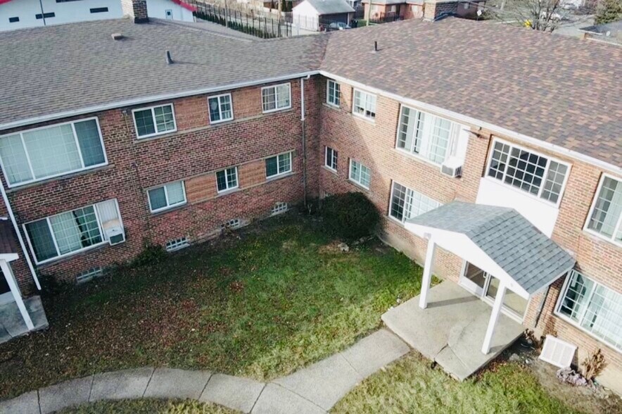More Photos Of 21400 W 7 Mile Rd, Detroit Multifamily For Sale