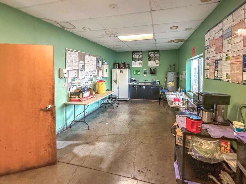 More Photos Of 280 Booth Bend Rd, Mcminnville Warehouse For Sale