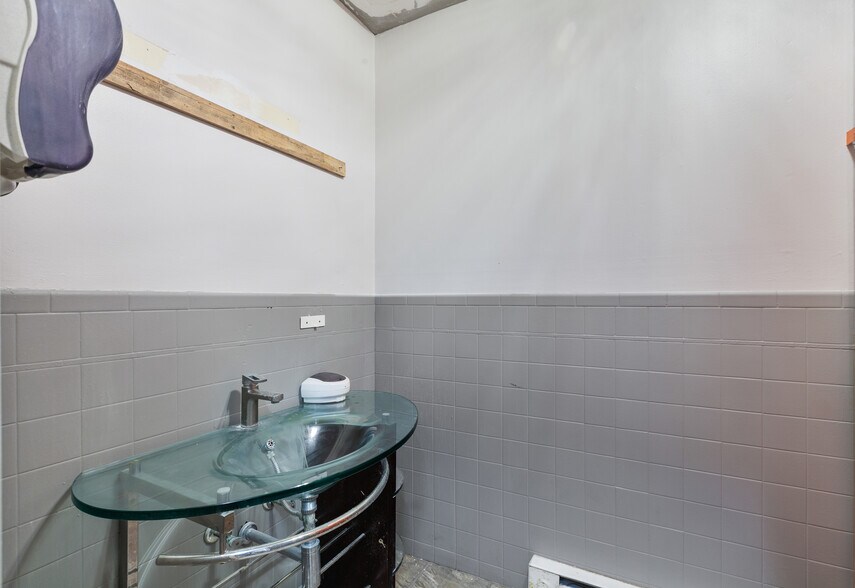 More Photos Of 194-198 Main St, Emmaus Restaurant For Sale