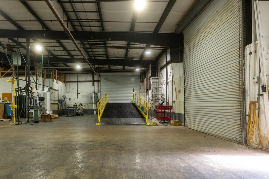 More Photos Of 207 Park Ct, Ridgeland Warehouse For Lease