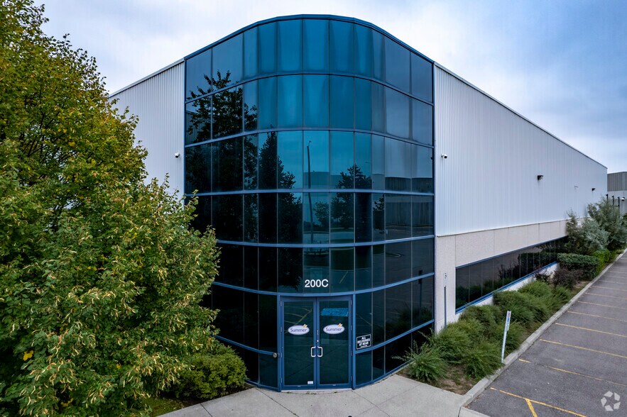More Photos Of 200 First Gulf Blvd, Brampton Warehouse For Lease