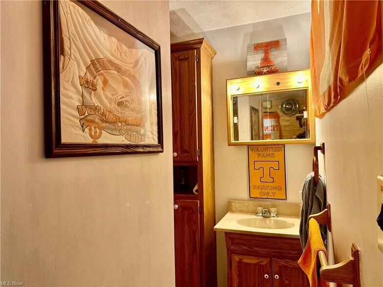 More Photos Of 7041 State Route 800 SE, Uhrichsville Loft Creative Space For Sale