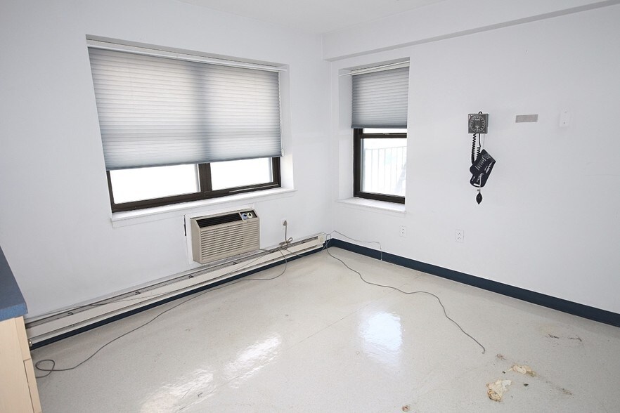 More Photos Of 690 Castleton Ave, Staten Island Apartments For Lease