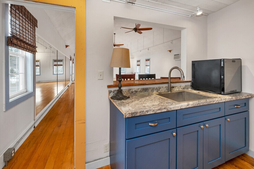 More Photos Of 141 Main St, Alton Storefront Retail Residential For Sale