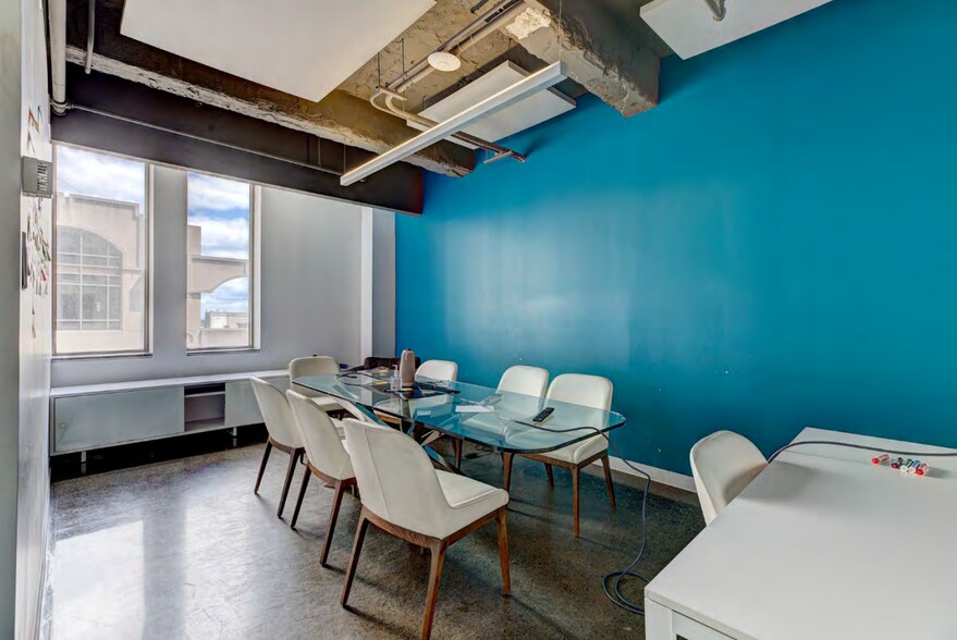 More Photos Of 215 Rue Saint-Jacques, Montréal Office For Lease