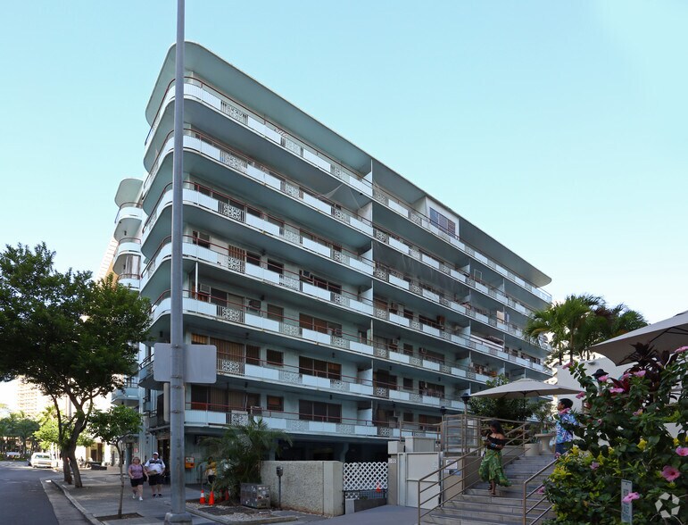 More Photos Of 334 Seaside Ave, Honolulu Loft Creative Space For Lease